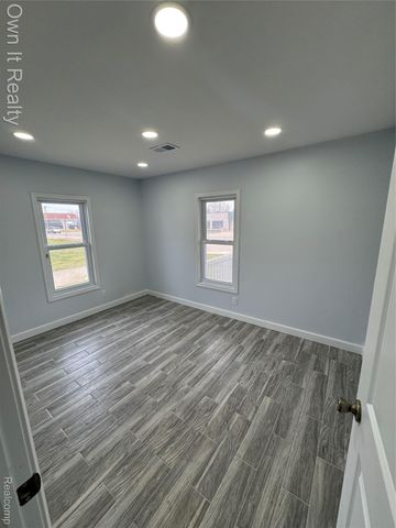 6004 Monroe Boulevard, Taylor, MI 48180