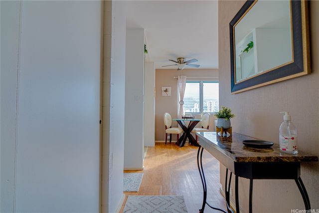 509 University Avenue 908, Honolulu, HI 96826