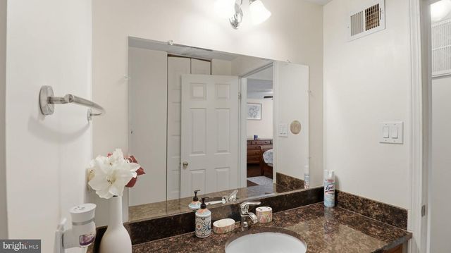 11201 LAKE BREEZE, North Potomac, MD 20878