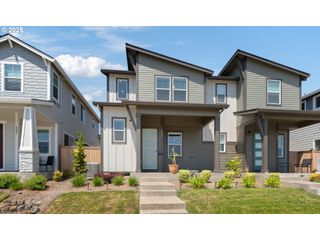 8229 Se KINNAMAN St, Hillsboro, OR 97123