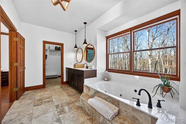 2 Woodridge Drive, Defiance, MO 63341