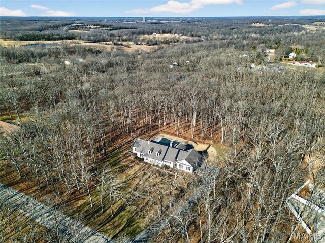 2 Woodridge Drive, Defiance, MO 63341