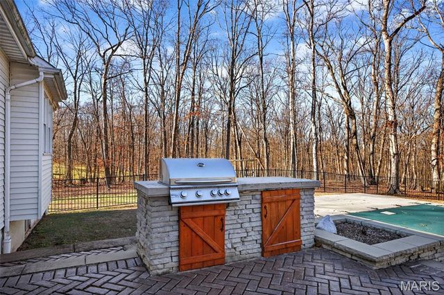 2 Woodridge Drive, Defiance, MO 63341