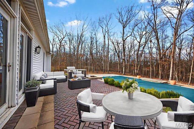 2 Woodridge Drive, Defiance, MO 63341