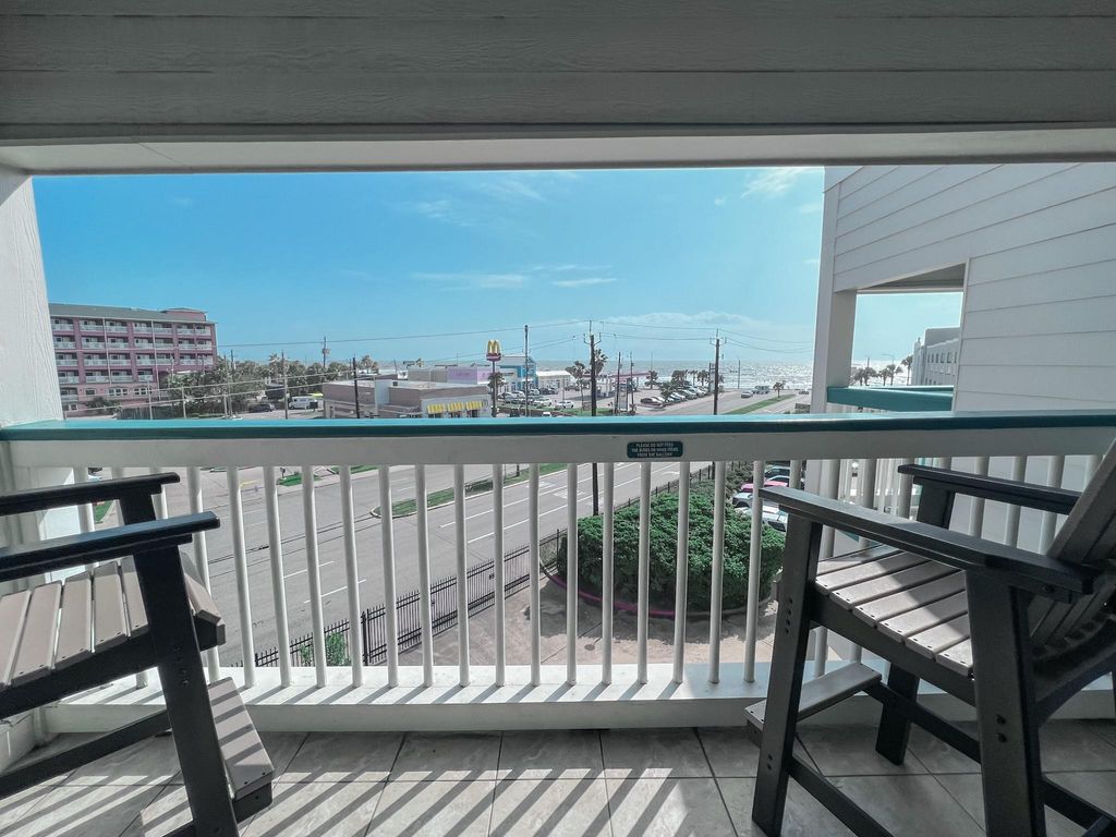 6102 Seawall Boulevard 337, Galveston, TX 77551