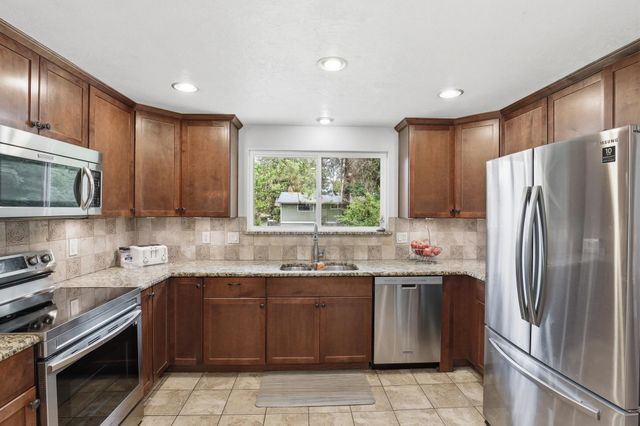 407 E Carriage Ct, Spokane, WA 99218