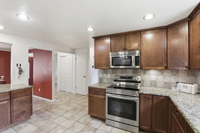 407 E Carriage Ct, Spokane, WA 99218