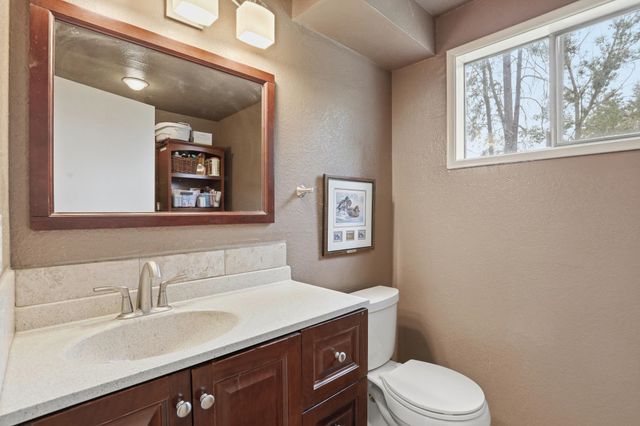 407 E Carriage Ct, Spokane, WA 99218