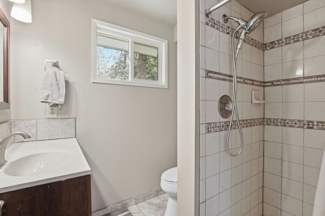 407 E Carriage Ct, Spokane, WA 99218
