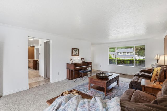 407 E Carriage Ct, Spokane, WA 99218