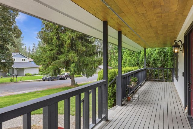 407 E Carriage Ct, Spokane, WA 99218