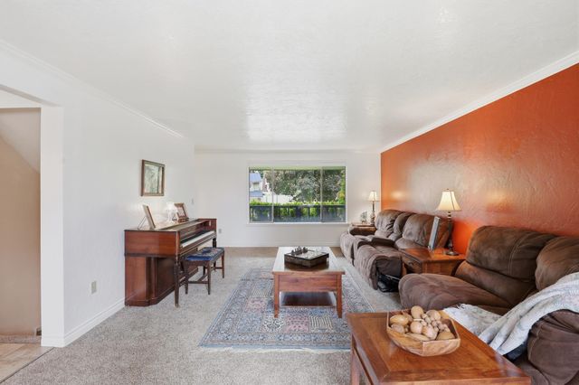 407 E Carriage Ct, Spokane, WA 99218