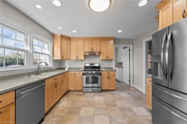 2804 W Cornwallis Drive, Greensboro, NC 27408