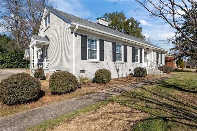 2804 W Cornwallis Drive, Greensboro, NC 27408
