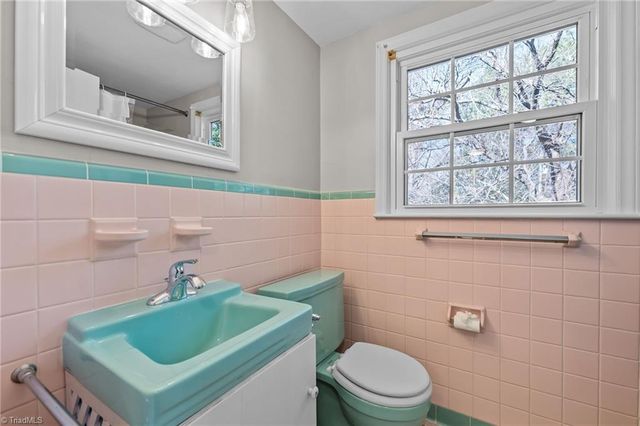 2804 W Cornwallis Drive, Greensboro, NC 27408