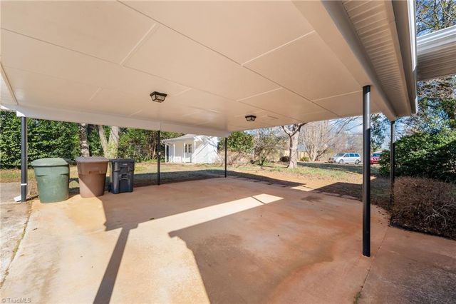 2804 W Cornwallis Drive, Greensboro, NC 27408