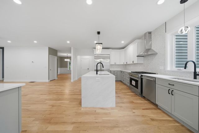 6 Eastview Drive, Derry, NH 03038