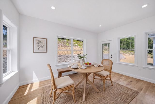 6 Eastview Drive, Derry, NH 03038