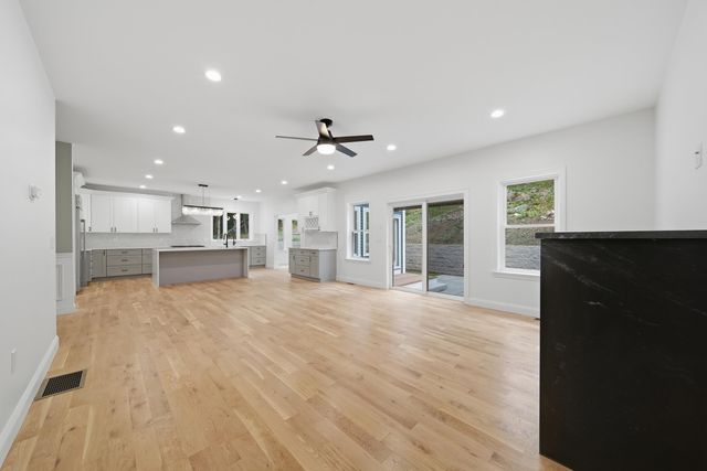 6 Eastview Drive, Derry, NH 03038