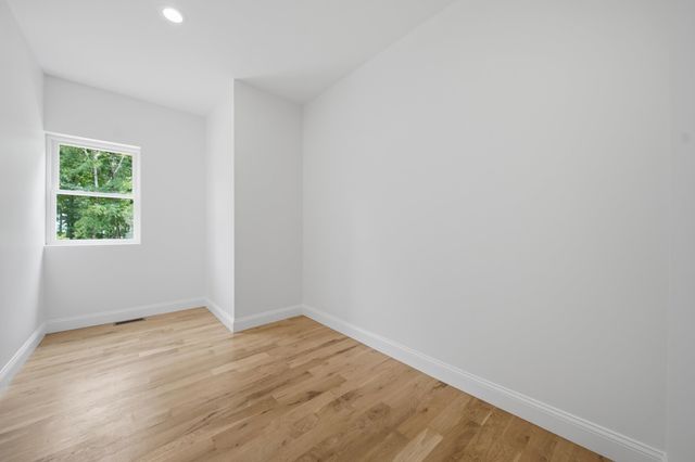 6 Eastview Drive, Derry, NH 03038
