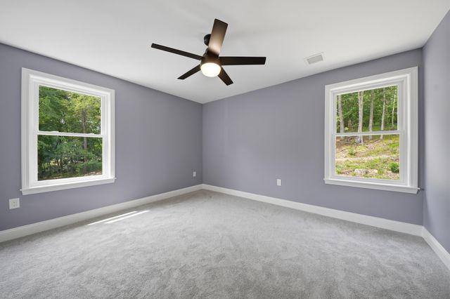 6 Eastview Drive, Derry, NH 03038