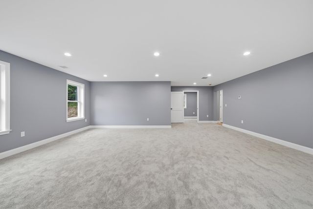 6 Eastview Drive, Derry, NH 03038