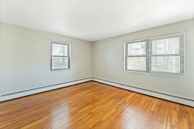 4 Brook Rd Apt 8, Salem, NH 03079