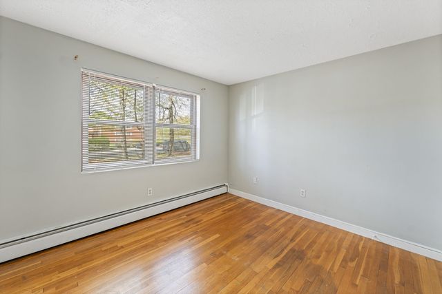 4 Brook Rd Apt 8, Salem, NH 03079