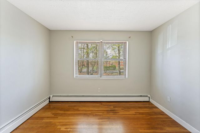4 Brook Rd Apt 8, Salem, NH 03079
