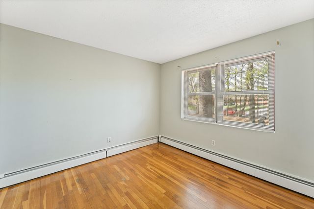 4 Brook Rd Apt 8, Salem, NH 03079
