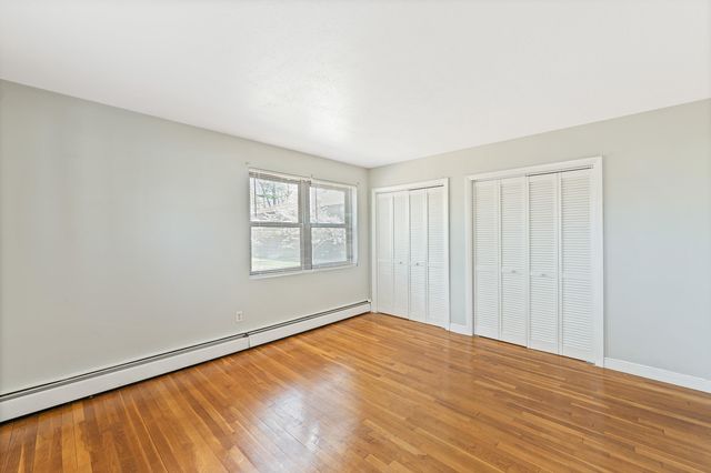4 Brook Rd Apt 8, Salem, NH 03079