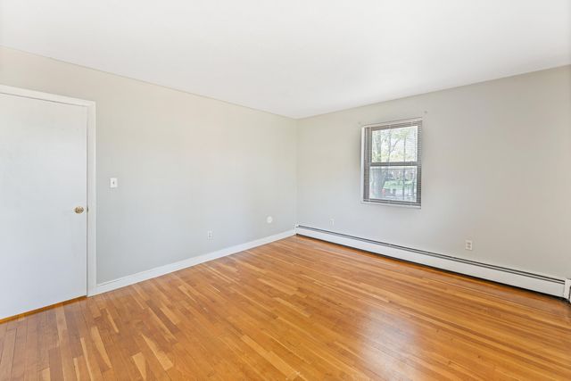 4 Brook Rd Apt 8, Salem, NH 03079