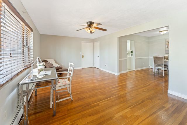 4 Brook Rd Apt 8, Salem, NH 03079