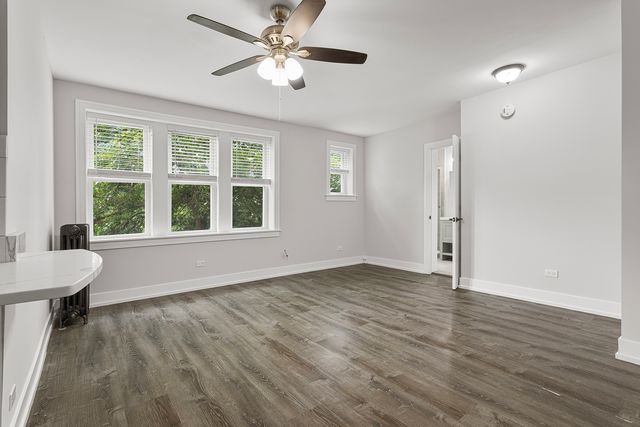 1521 W Sherwin Avenue 405, Chicago, IL 60626