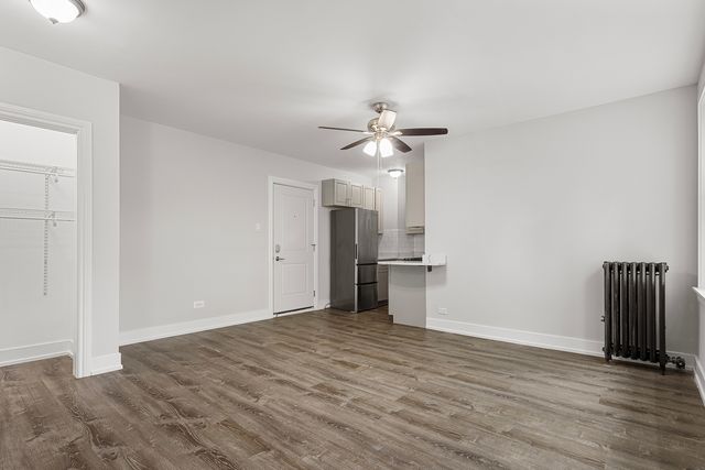 1521 W Sherwin Avenue 405, Chicago, IL 60626