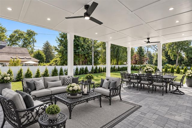 25 Hemlock Lane, Roslyn Heights, NY 11577