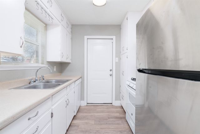 308 Jasmine Court, Burleson, TX 76028