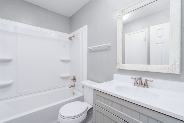 308 Jasmine Court, Burleson, TX 76028