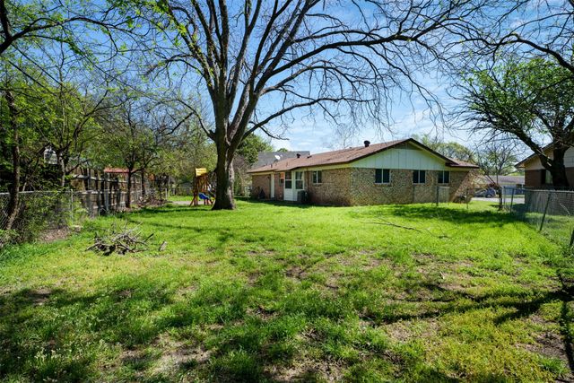 308 Jasmine Court, Burleson, TX 76028