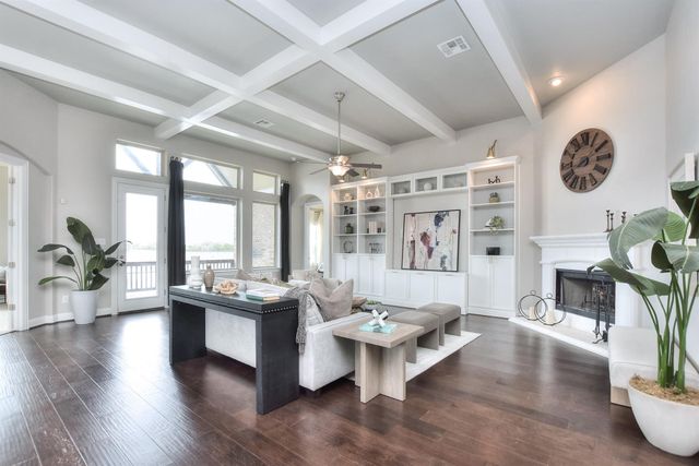 921 Wolcott DR, Leander, TX 78641