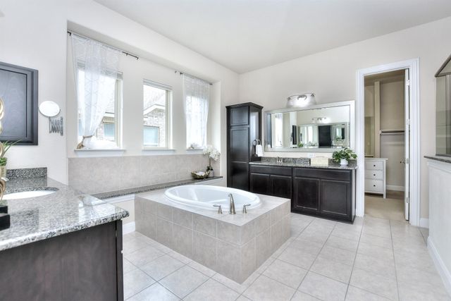 921 Wolcott DR, Leander, TX 78641