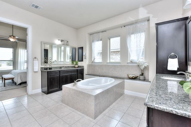 921 Wolcott DR, Leander, TX 78641