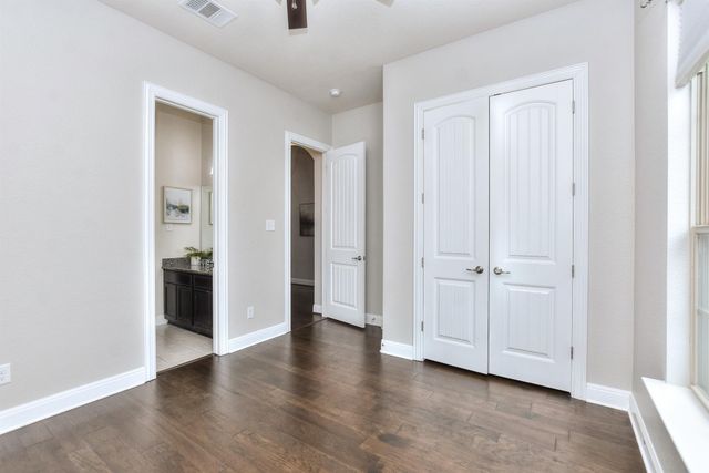 921 Wolcott DR, Leander, TX 78641