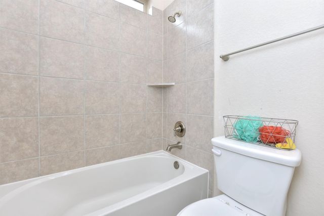 921 Wolcott DR, Leander, TX 78641