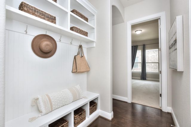 921 Wolcott DR, Leander, TX 78641