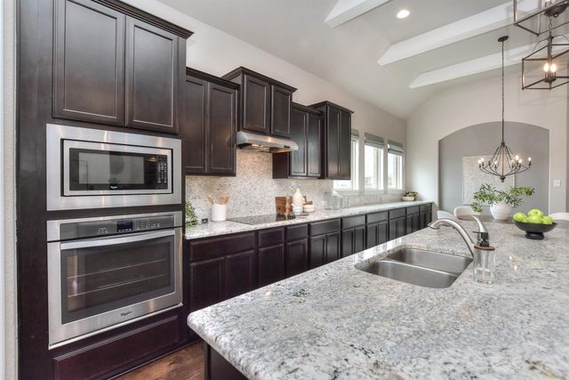 921 Wolcott DR, Leander, TX 78641