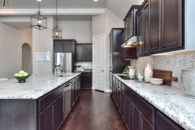 921 Wolcott DR, Leander, TX 78641