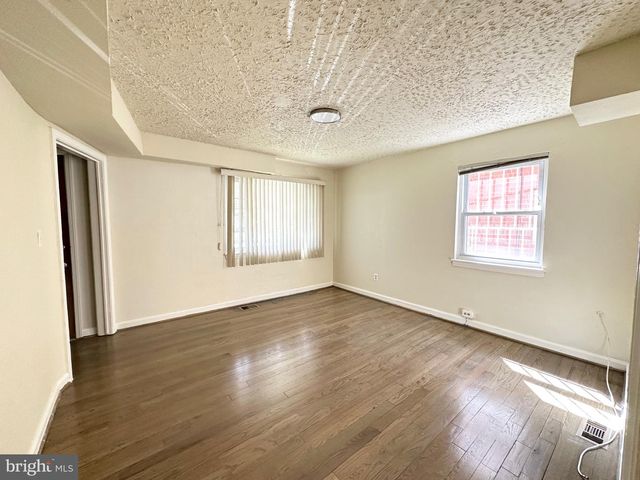 5122 H ST SE, Washington, DC 20019