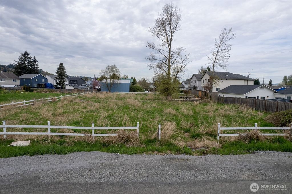 324 5th Avenue NW, Algona, WA 98001