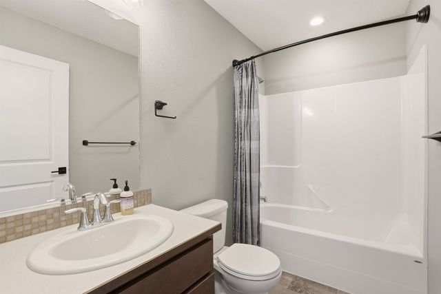 5106 N Emerald Ln, Spokane, WA 99212